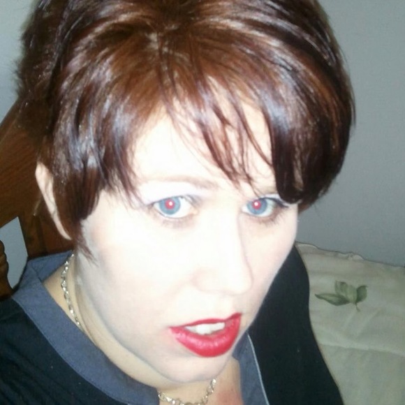 Meet your Posher, Danielle - Picture 1 of 1